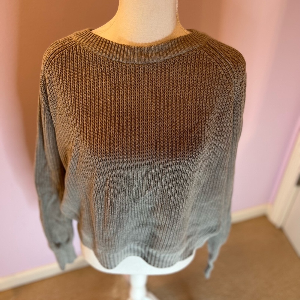 Cropped gray sweater by Philosophy. Zipper in the back.